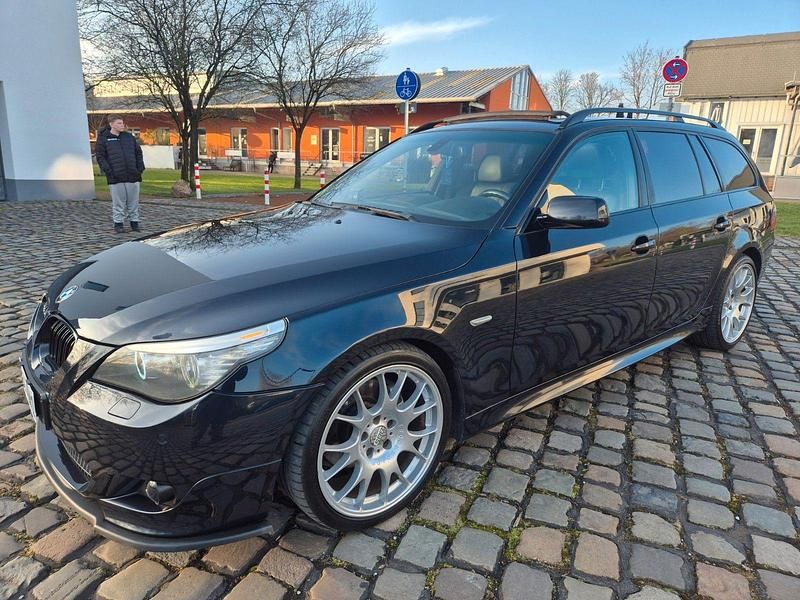 Gebraucht BMW 525 M Sport 218 PS (160 kW) 2007 Schwarz Kombi