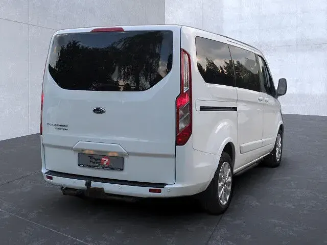 Gebraucht Ford Tourneo Titanium 150 PS (110 kW) 2022 Weiß Kombi