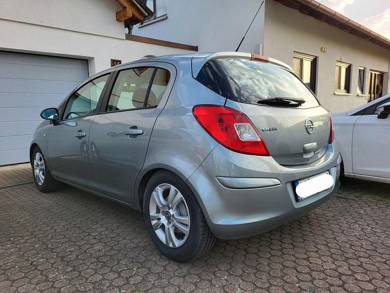 Gebraucht Opel Corsa 86 PS (63 kW) 2011 Silber Kleinwagen