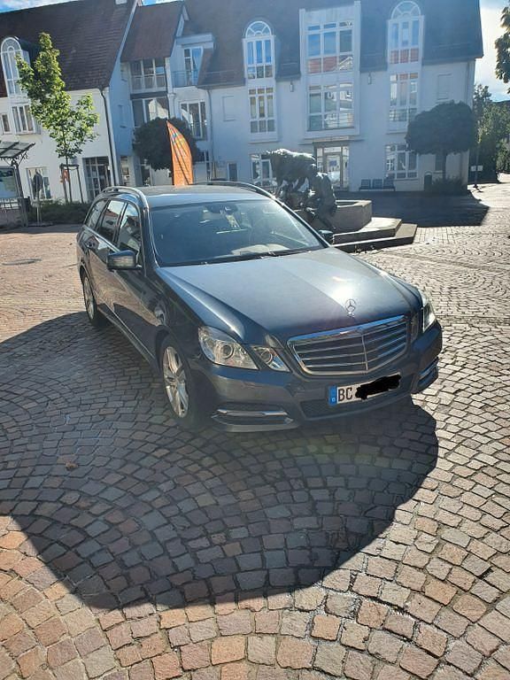 Grau Gebraucht 2013 Mercedes E350 Avantgarde Kombi | 11.000 € (Superpreis) - Bild 1/4