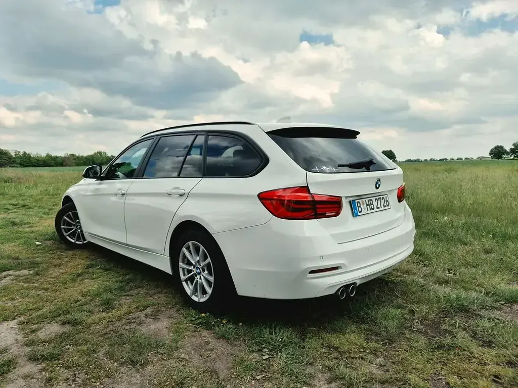 Używany BMW 320 Advantage 190 KM (139 kW) 2017 Biały Kombi