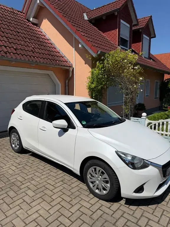 Gebraucht Mazda 2 Exclusive-Line 90 PS (66 kW) 2016 Weiß Limousine