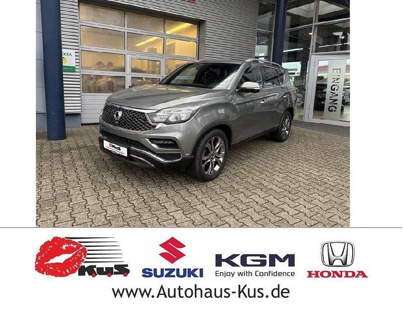 Grau (metallic) Gebraucht 2019 Ssangyong (KGM) Rexton Sapphire SUV | 18.888 € (Guter Preis) - Bild 1/4