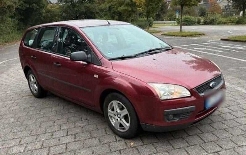 Gebraucht Ford Focus Ambiente 101 PS (74 kW) 2005 Rot Kombi