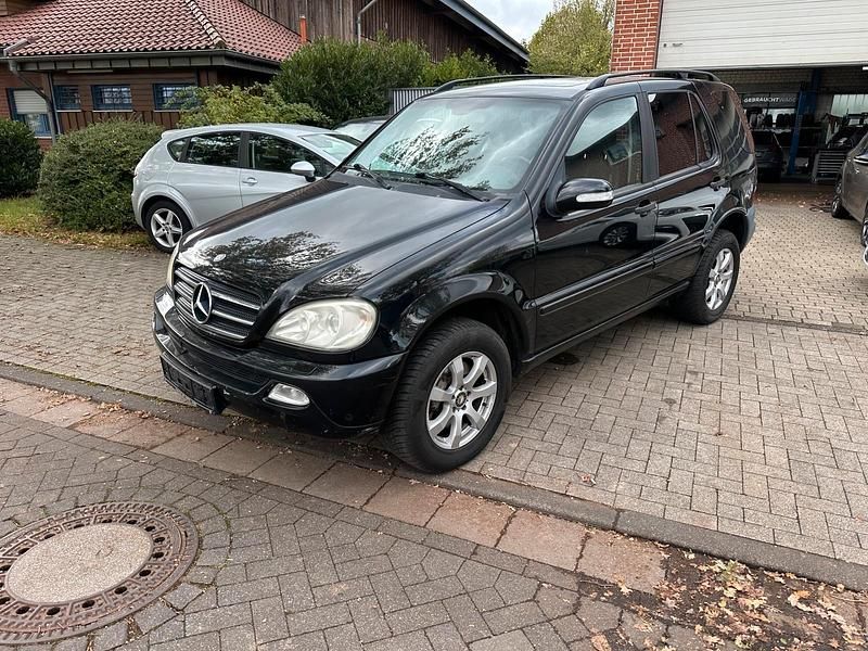 Gebraucht Mercedes ML270 163 PS (119 kW) 2004 Schwarz SUV