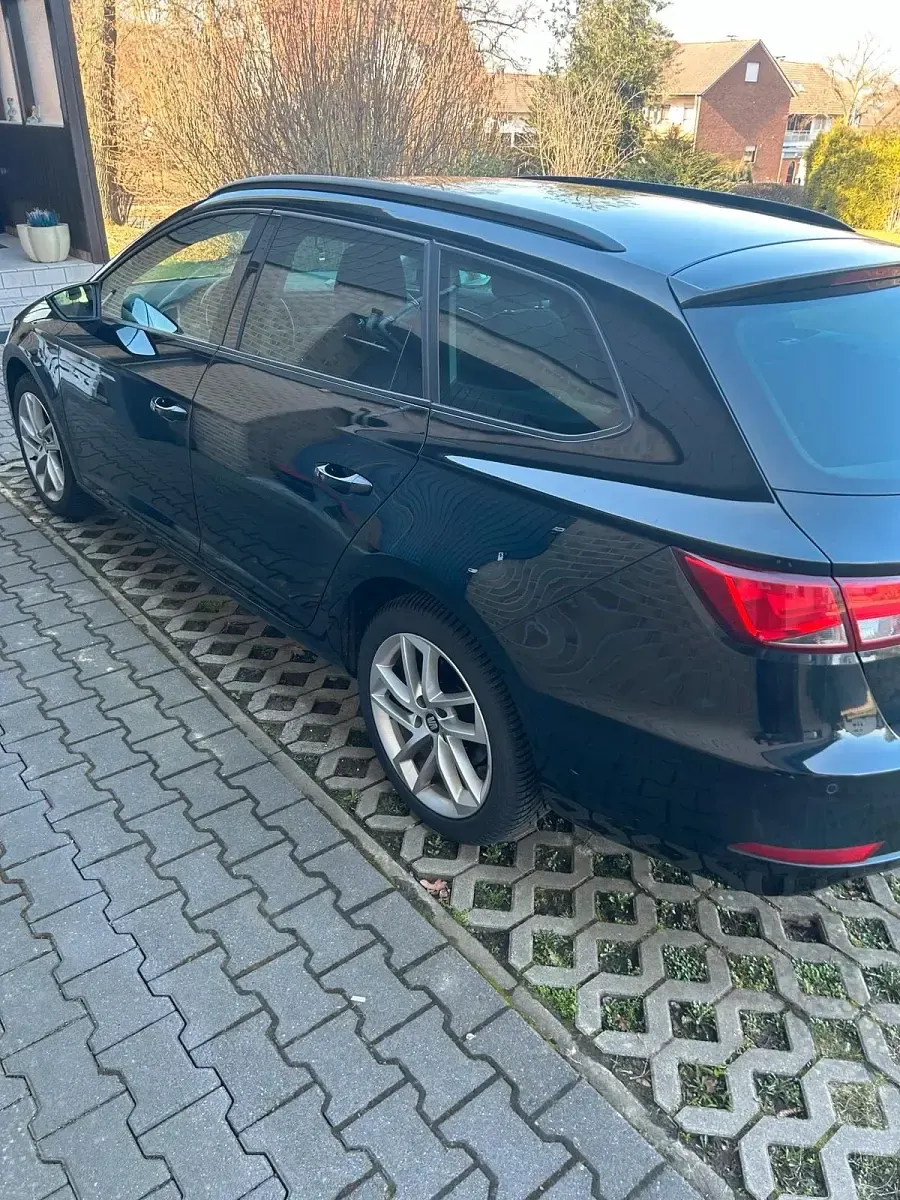 Używany Seat Leon 116 KM (85 kW) 2020 Czarny Kombi