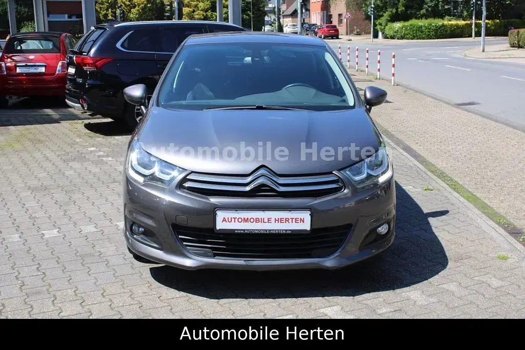 Gebraucht Citroën C4 SELECTION 131 PS (96 kW) 2017 Grau Limousine