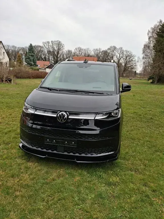 Gebraucht VW Multivan Style 150 PS (110 kW) 2024 Schwarz Van / Kleinbus