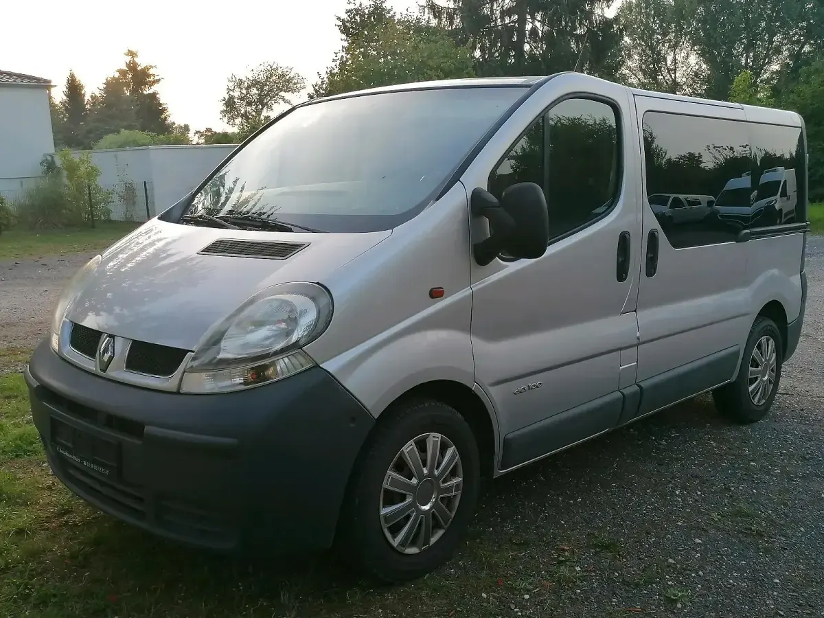 Gebraucht Renault Trafic 101 PS (74 kW) 2005 Silber Van / Kleinbus