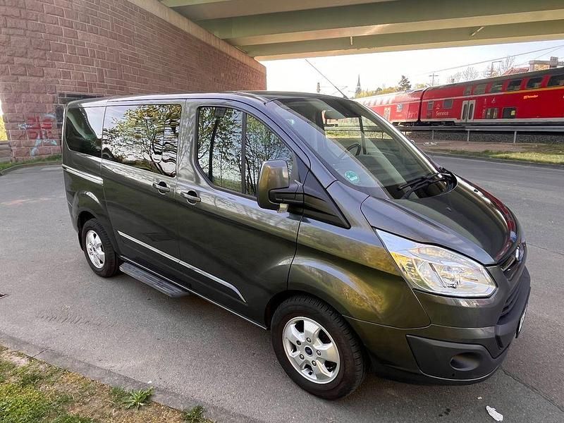 Grau Gebraucht 2016 Ford Tourneo Van / Kleinbus | 20.500 € (Guter Preis) - Bild 1/4
