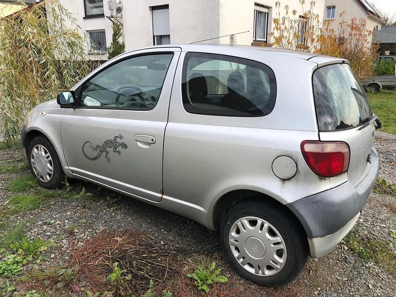 Gebraucht Toyota Yaris 68 PS (50 kW) 2002 Grau Kleinwagen