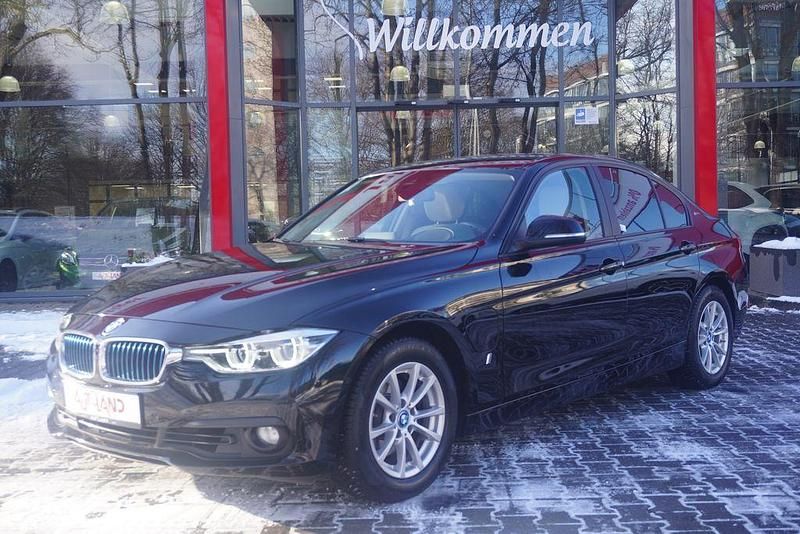 Gebraucht BMW 330e Advantage 184 PS (135 kW) 2016 Schwarz Limousine