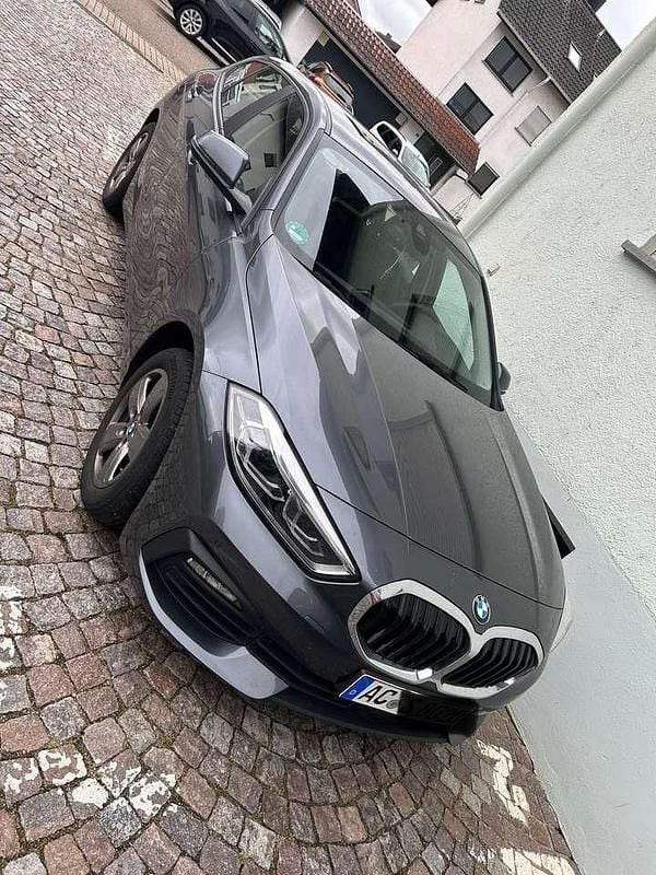 Grau Gebraucht 2020 BMW 118 Advantage Kleinwagen | 16.700 € (Superpreis) - Bild 1/4