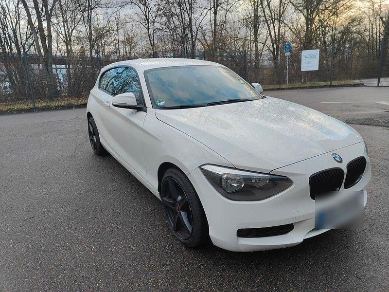 Gebraucht BMW 114 102 PS (75 kW) 2013 Weiß Kleinwagen
