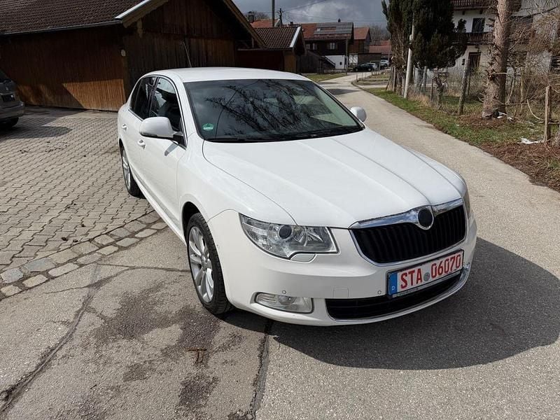 Gebraucht Skoda Superb Ambition 160 PS (117 kW) 2008 Weiß Limousine