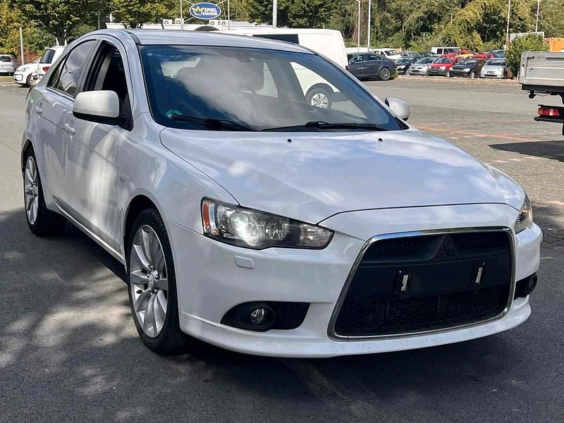 Weiß Gebraucht 2011 Mitsubishi Lancer Edition Limousine | 3.550 € (Fairer Preis) - Bild 1/4