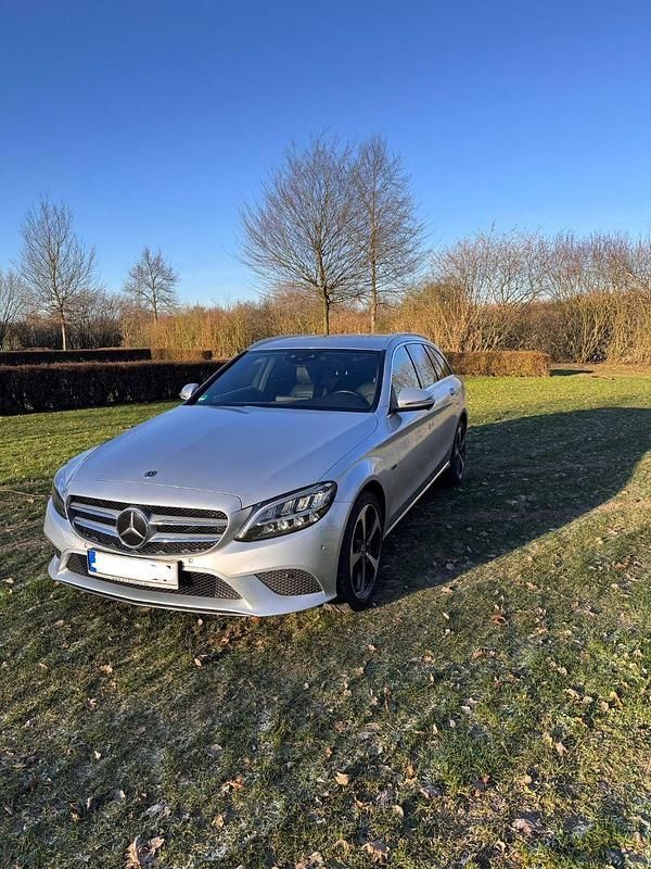 Silber Gebraucht 2020 Mercedes C300e Avantgarde Kombi | 15.800 € (Superpreis) - Bild 1/4
