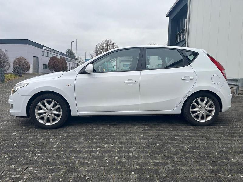 Gebraucht Hyundai i30 Edition+ 109 PS (80 kW) 2010 Weiß Limousine