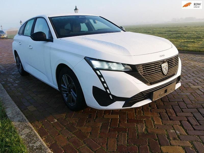 Weiß Gebraucht 2022 Peugeot 308 Active Kombi | 14.519 € (Guter Preis) - Bild 1/3