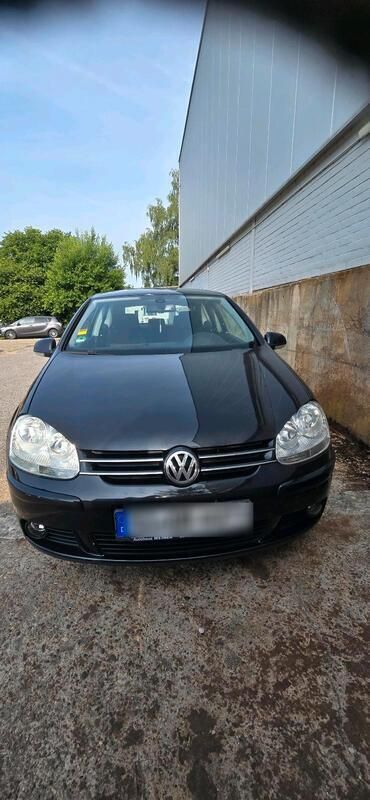 Schwarz Gebraucht 2005 VW Golf IV Kleinwagen | 2.700 € - Bild 1/4