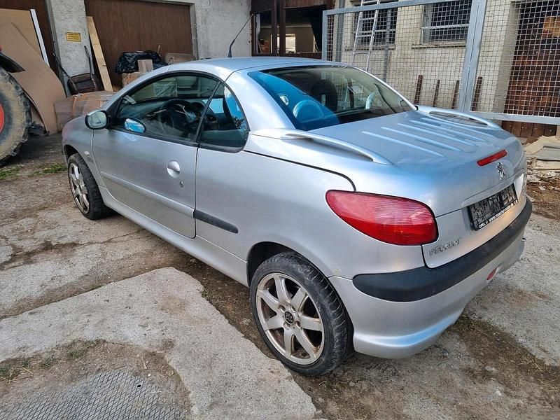 Gebraucht Peugeot 206 CC 108 PS (79 kW) 2002 Cabrio