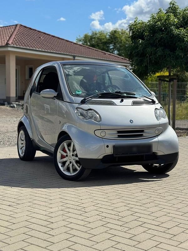 Grau Gebraucht 2005 Smart ForTwo Coupé Coupé | 1.900 € (Fairer Preis) - Bild 1/4