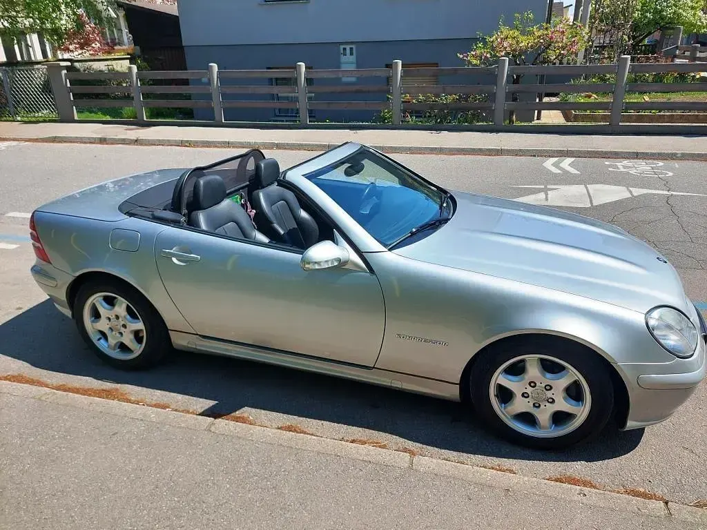 Gebraucht Mercedes SLK230 197 PS (144 kW) 2003 Silber Cabrio