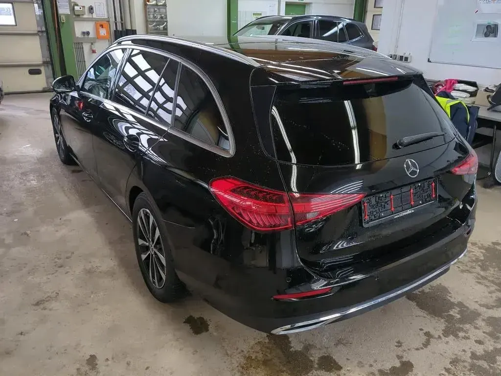 Gebraucht Mercedes C200 184 PS (135 kW) 2023 Schwarz/baltic black Kombi