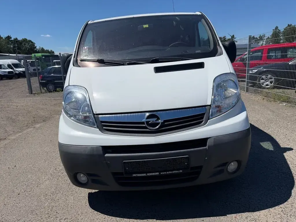 Gebraucht Opel Vivaro 145 PS (106 kW) 2011 Weiß Van / Kleinbus