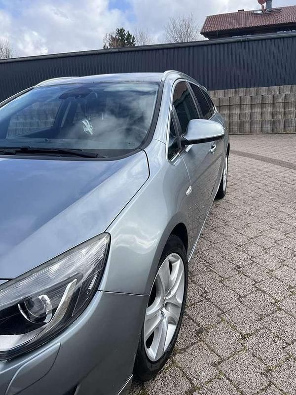 Gebraucht Opel Astra Sport 179 PS (131 kW) 2011 Grau Kombi