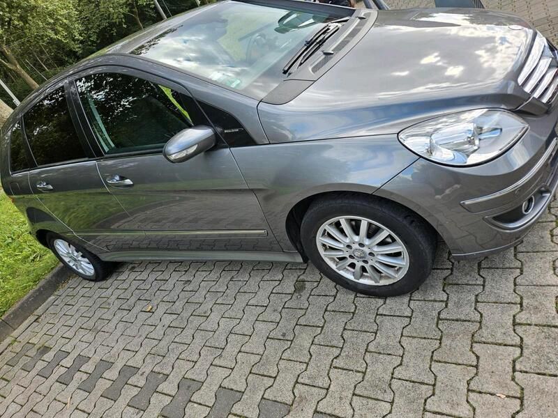 Grau Gebraucht 2008 Mercedes B200 Van / Kleinbus | 5.950 € (Fairer Preis) - Bild 1/4