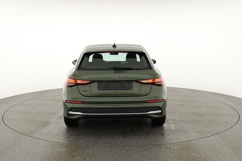 Neu Audi A3 Ambiente 2025 Distrikt grün metallic