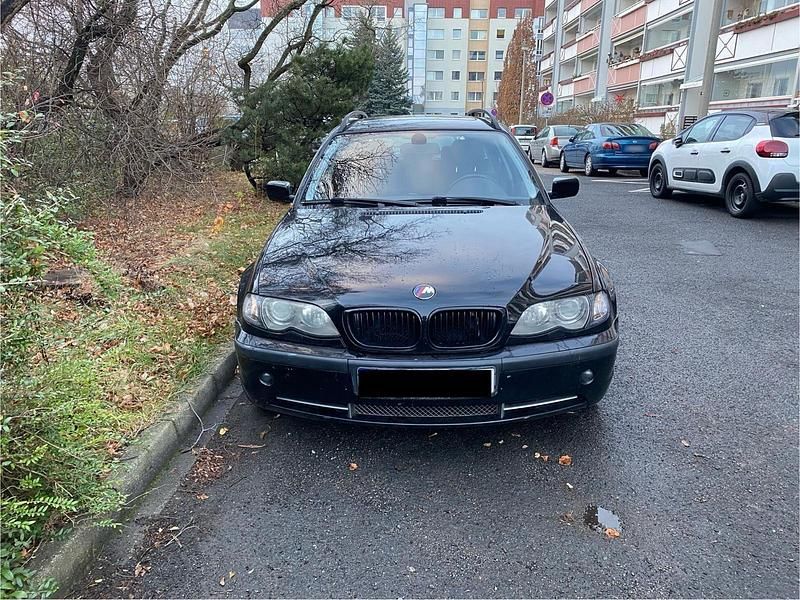 Käytetty BMW 330 230 HP (169 kW) 2002 Musta Farmari