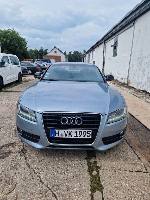 Silber Gebraucht 2009 Audi A5 Comfort Coupé | 8.499 € (Guter Preis) - Bild 1/4
