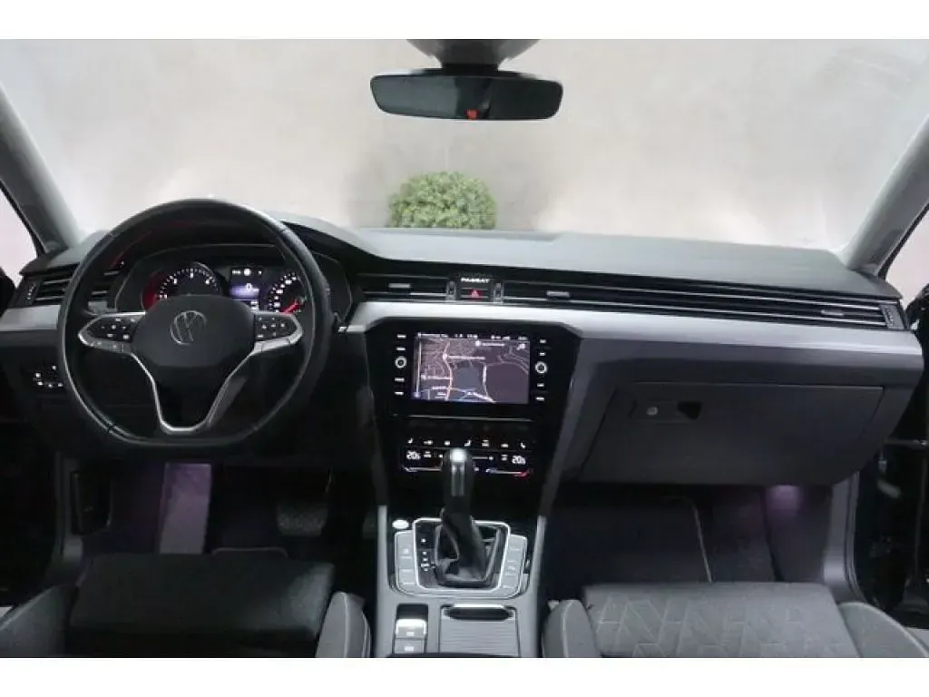 Gebraucht VW Passat Business 150 PS (110 kW) 2024 Deep black perleffekt Kombi