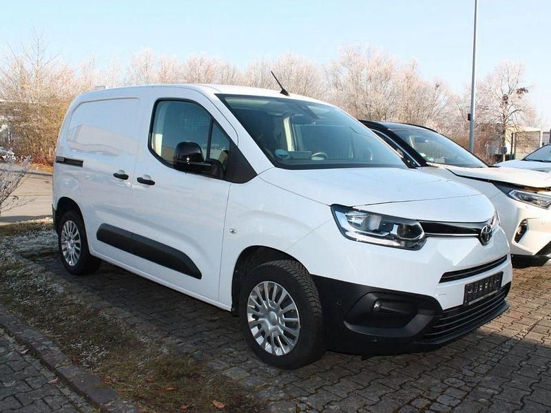 Gebraucht Toyota Proace 102 PS (75 kW) 2024 Weiß Van / Kleinbus