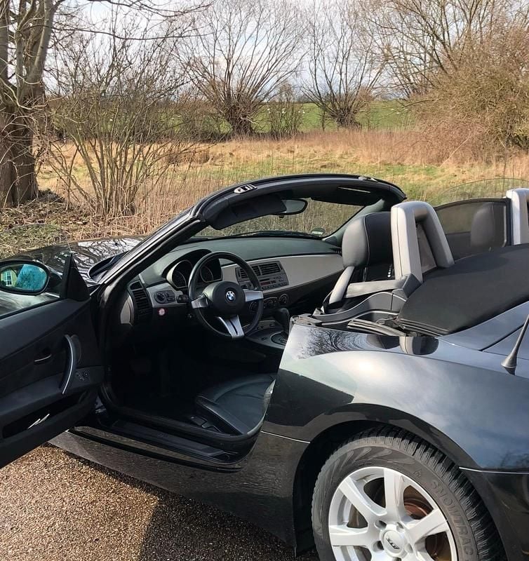 Gebraucht BMW Z4 192 PS (141 kW) 2003 Schwarz Cabrio