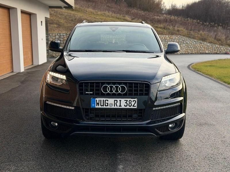 Schwarz Gebraucht 2011 Audi Q7 Ambiente SUV | 12.900 € (Fairer Preis) - Bild 1/4