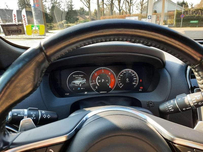 Rot Gebraucht 2017 Jaguar F-Pace R-Sport SUV | 19.250 € (Teuer) - Bild 1/4