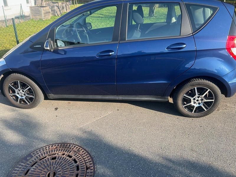 Gebraucht Mercedes A150 90 PS (66 kW) 2009 Blau Kleinwagen