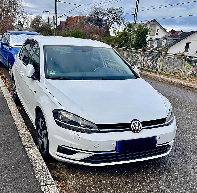 Weiß Gebraucht 2018 VW Golf Cup Limousine | 10.390 € (Guter Preis) - Bild 1/4