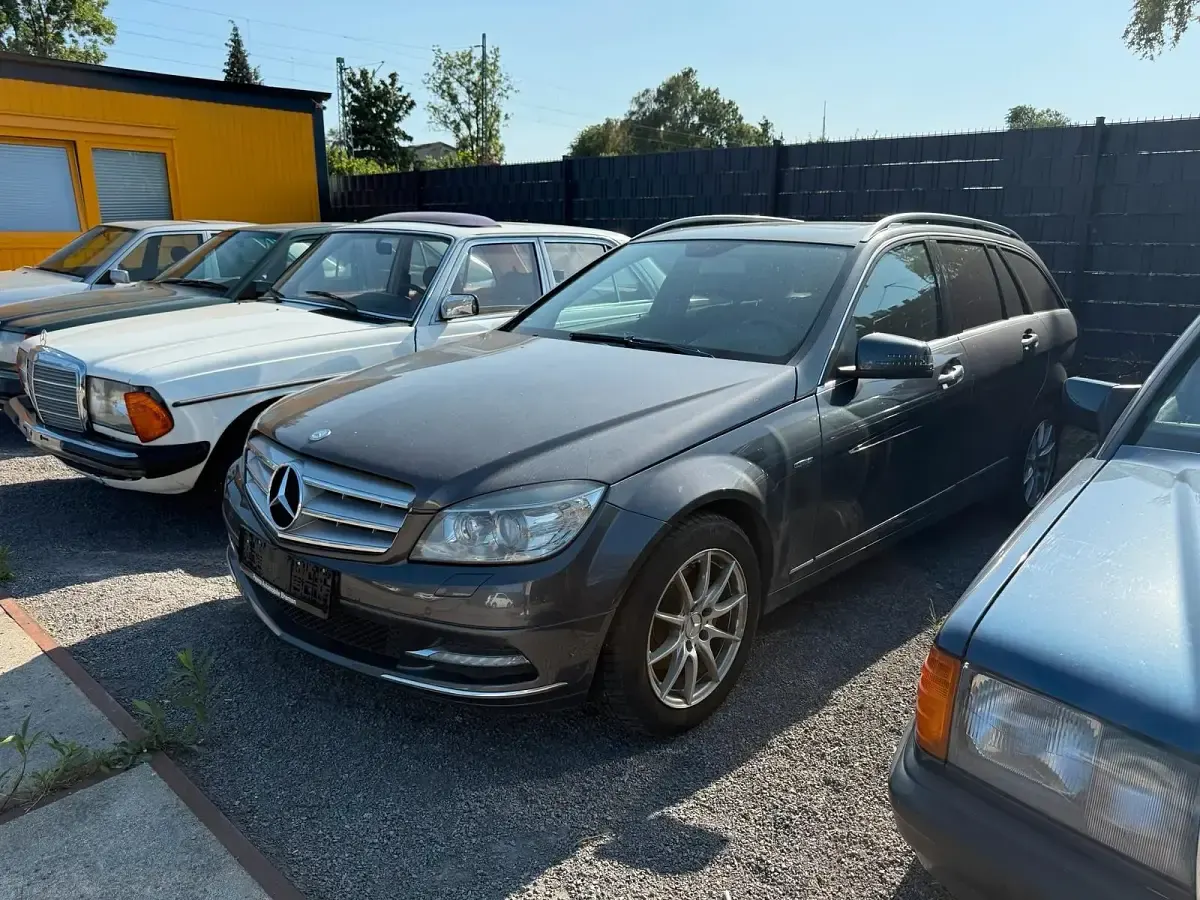 Gebraucht Mercedes C220 170 PS (125 kW) 2010 Grau Kombi