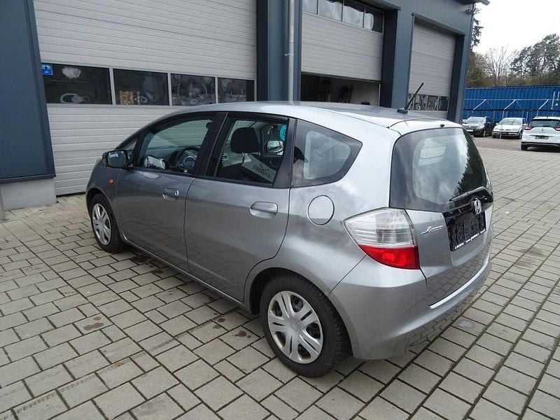 Gebraucht Honda Jazz Trend 90 PS (66 kW) 2010 Silber Kleinwagen