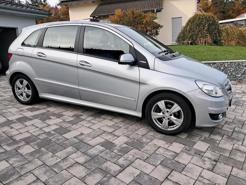 Silber Gebraucht 2010 Mercedes B160 Van / Kleinbus | 6.200 € (Fairer Preis) - Bild 1/4