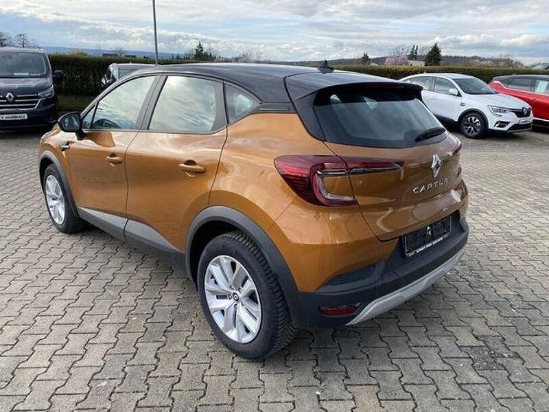 Gebraucht Renault Captur Zen 91 PS (66 kW) 2022 Orange epy+schwarz gne SUV