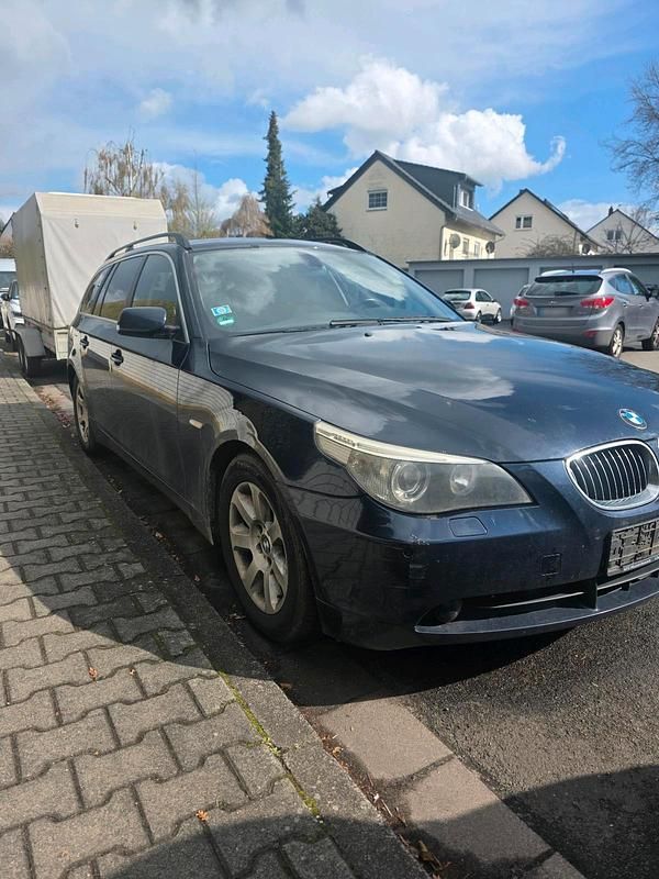 Gebraucht BMW 523 170 PS (125 kW) 2006 Blau Kombi