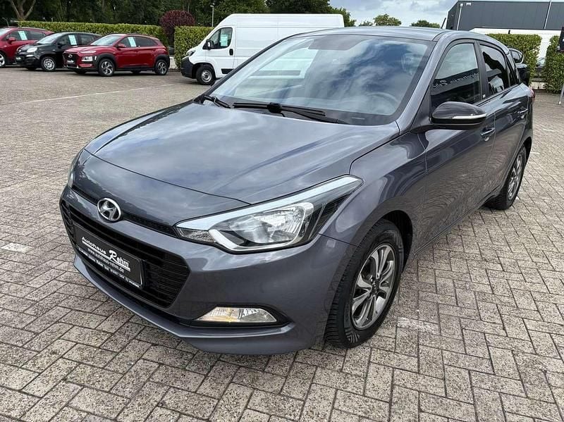 Star dust Gebraucht 2018 Hyundai i20 Passion Kleinwagen | 10.990 € (Etwas zu teuer) - Bild 1/4