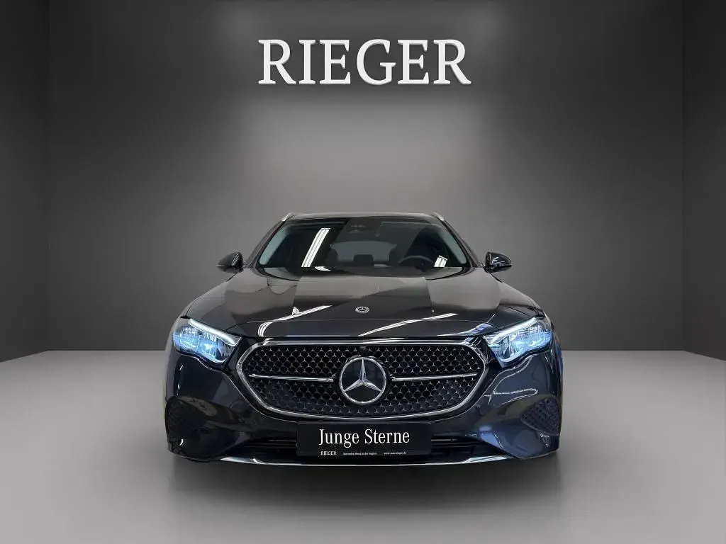 Gebraucht Mercedes E300 Avantgarde 313 PS (230 kW) 2025 Grau Limousine