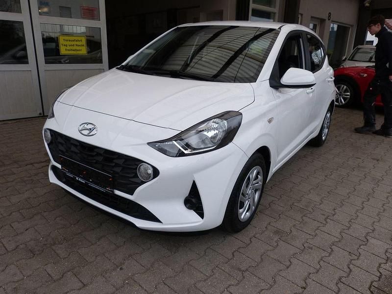 Gebraucht Hyundai i10 67 PS (49 kW) 2023 Weiß Kleinwagen