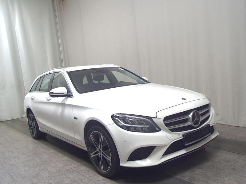 Gebraucht Mercedes C300e Avantgarde 306 PS (225 kW) 2020 Polarweiss Limousine